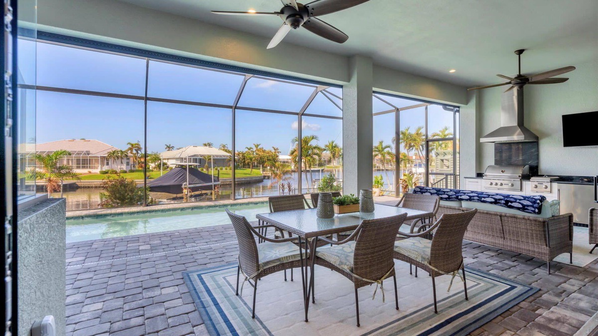 Punta Gorda House | 🥇 Private Saltwater Pool faces Southwest overlooking the canal (CH1129)
