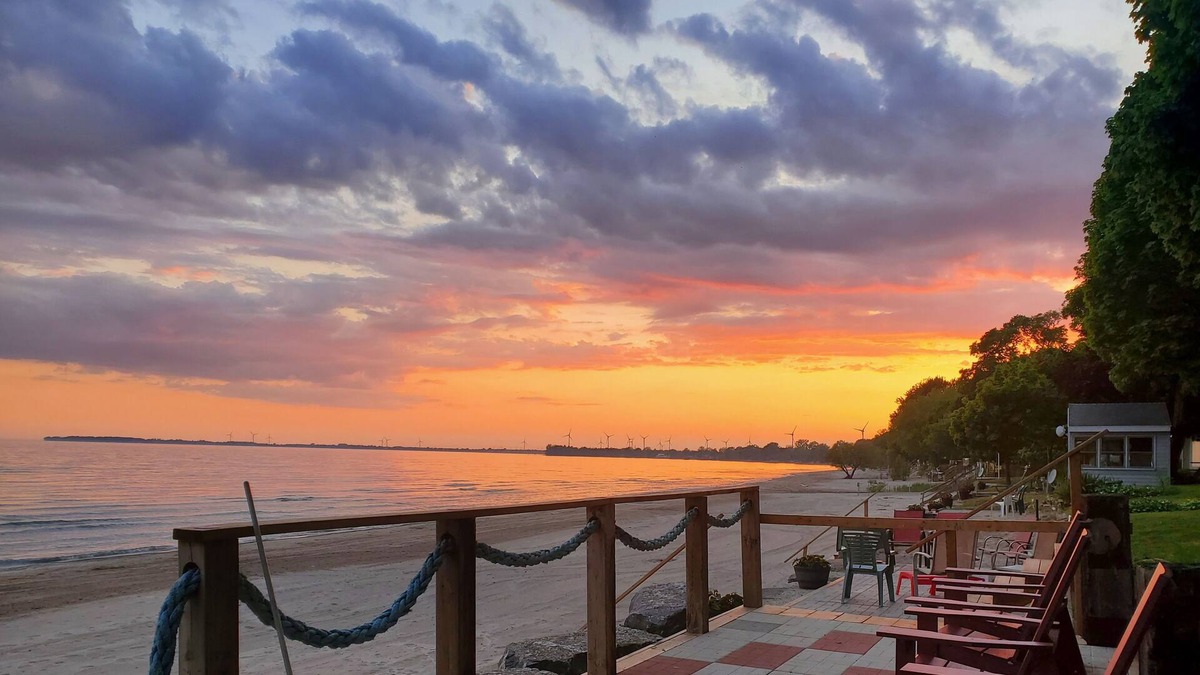 Wainfleet Cottage | Private sand beach. Lakefront. Spacious LongBeachCottages.com – Cottage #1