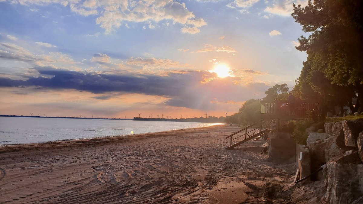 Wainfleet Cottage | Private sand beach. Lakefront. Spacious LongBeachCottages.com – Cottage #3