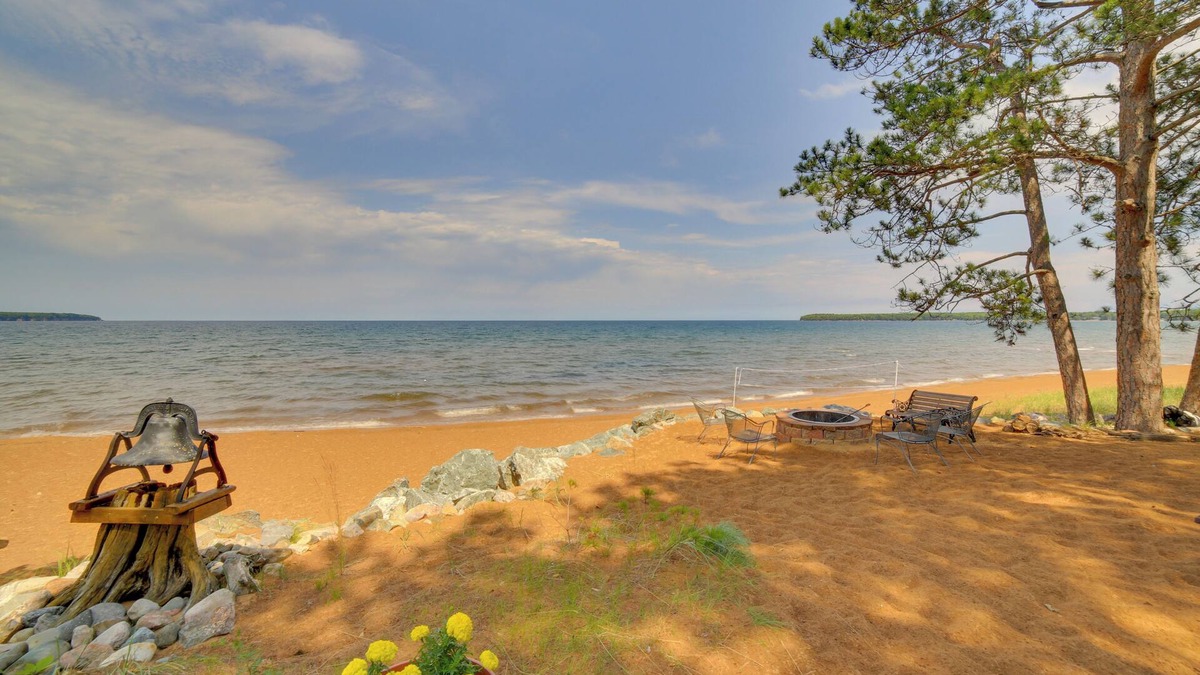 Big Bay House | Private Sandy Beach: Lake Superior Group Retreat