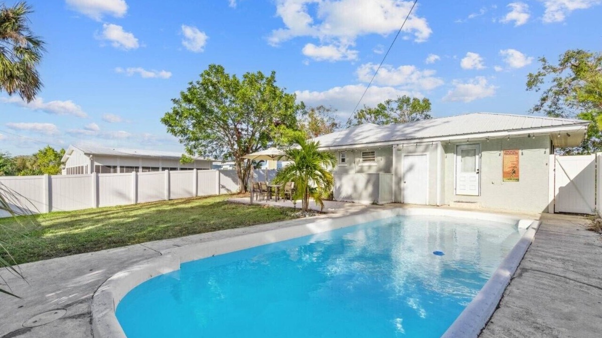 Whitfield House | Private Sarasota Pool Home. Close to Beaches. Fenced Yard. Pet Friendly