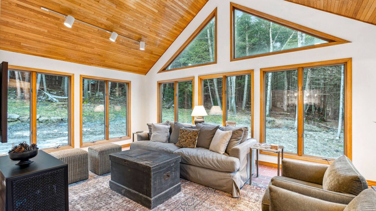 Quechee House | Private! Sauna, 3BR/2Ba, Pet-Friendly - Twin Peaks