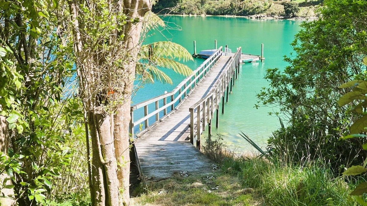 Saint Omer House | Private seaside cottage with boat only access.