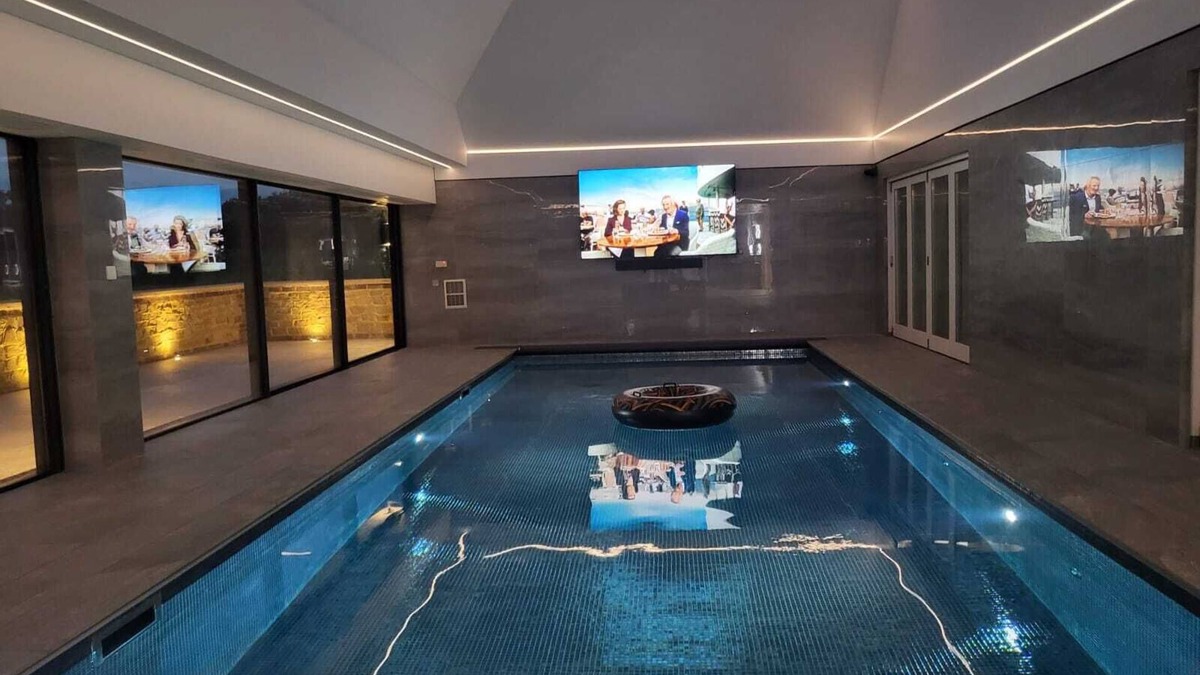 Warnham Apartment | Private secluded apartment with pool, hot tub, sauna and steam room just for you