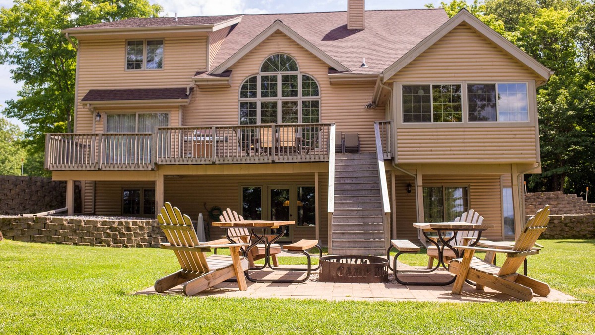 Deerwood House | Private - Secluded Lake Home/Sleeps up to 20 people