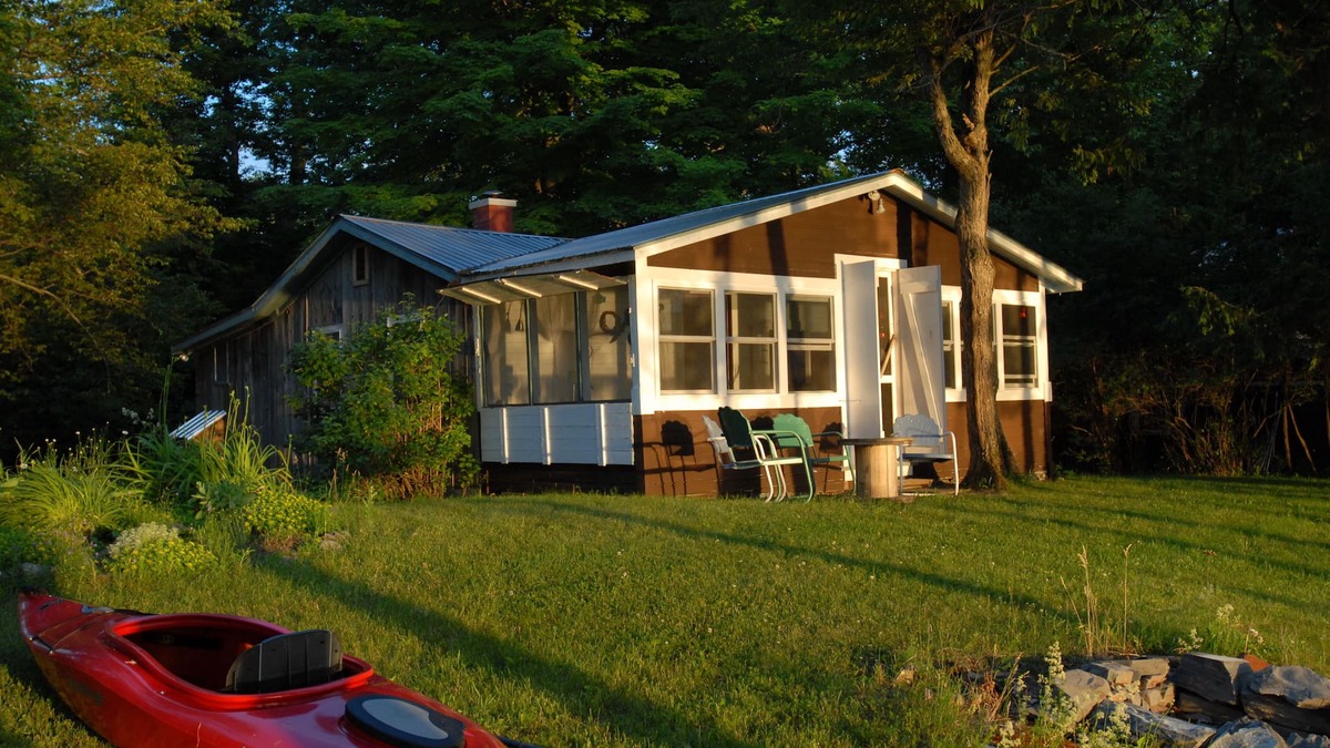 Alburg Cottage | Private Secluded Waterfront Cottage - Discounted Sept Rates!