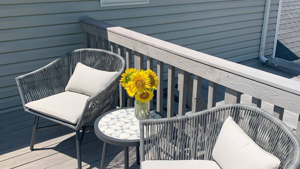 Lakeside House | Private second-floor cottage nestled between Lakeside and Marblehead, sleeps 6!