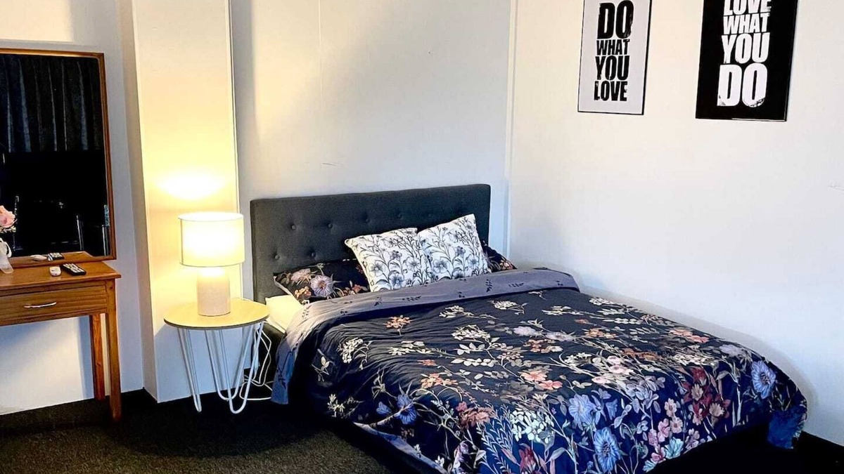 Hamilton Apartment | Private Self contained Studio