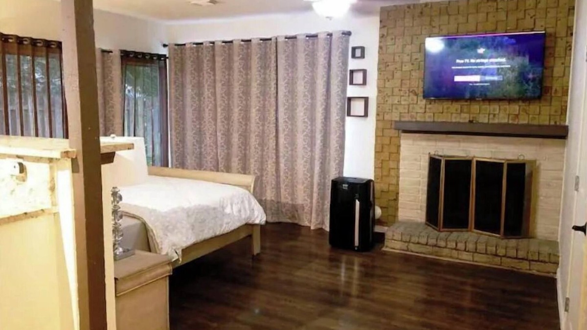George Bush Park/Eldridge Apartment | Private Separate Entry Guest Suite Close To Everything