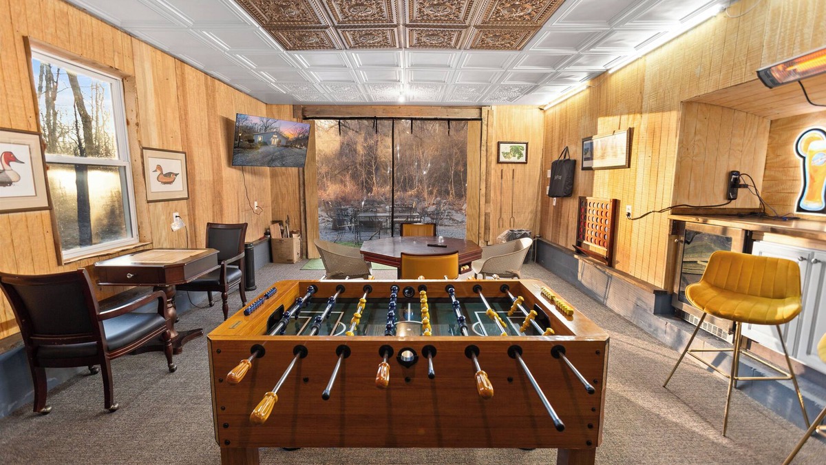 Latonia House | Private setting between flowing creeks, minutes from Cincinnati attractions.