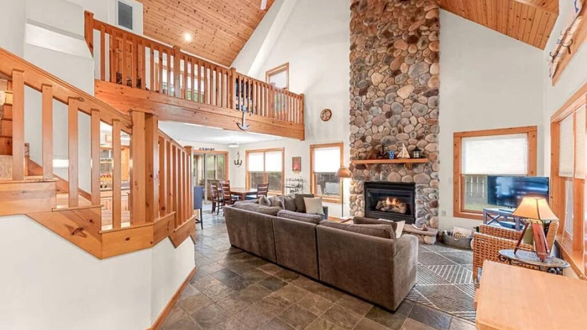 Union Pier Cottage | Private Setting Union Pier - Walk to Beach, Shops & Restaurants | Anchor Point