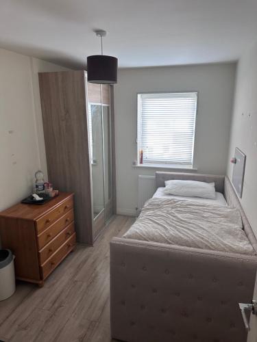 Sutton Cross House | Private single bedroom in beautiful house