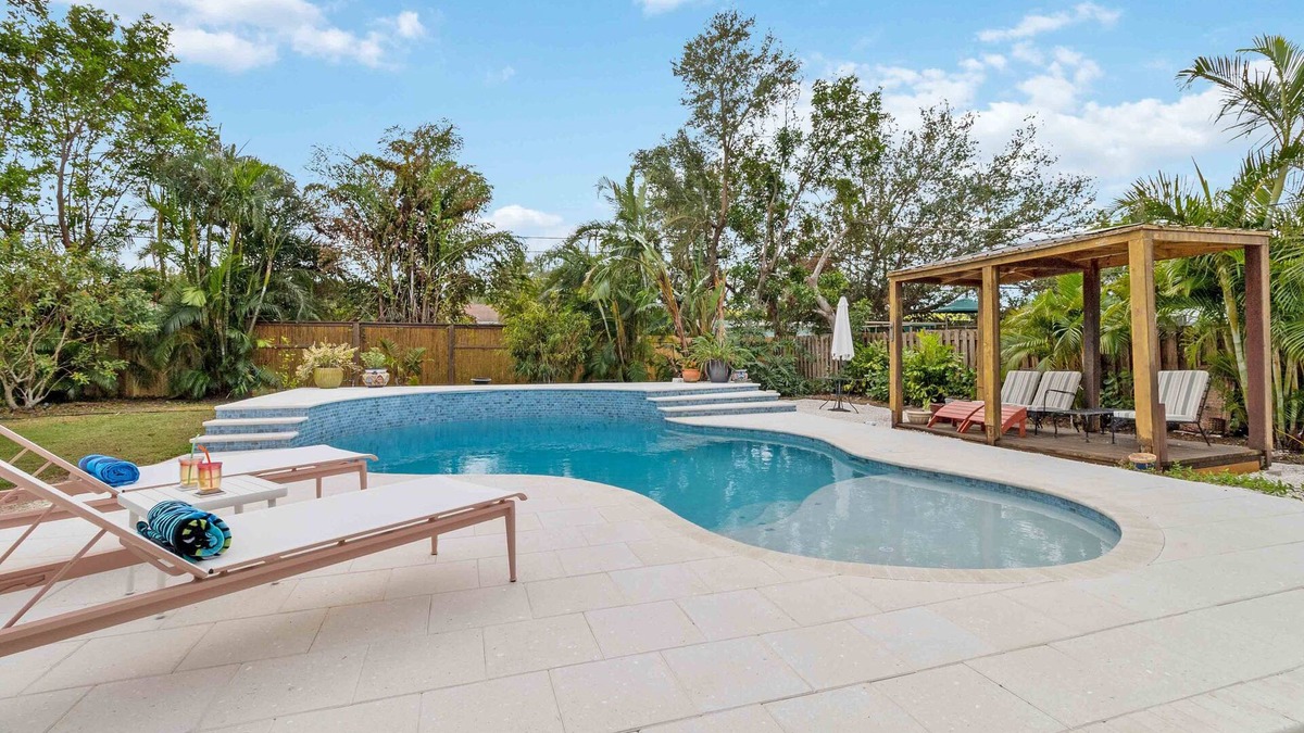 Southgate House | Private single family home in great location. Close to downtown and beaches.