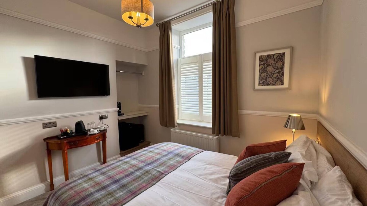 Padfield Apartment | Private Single Stay | Scenic Base in Peak District | Pass the Keys