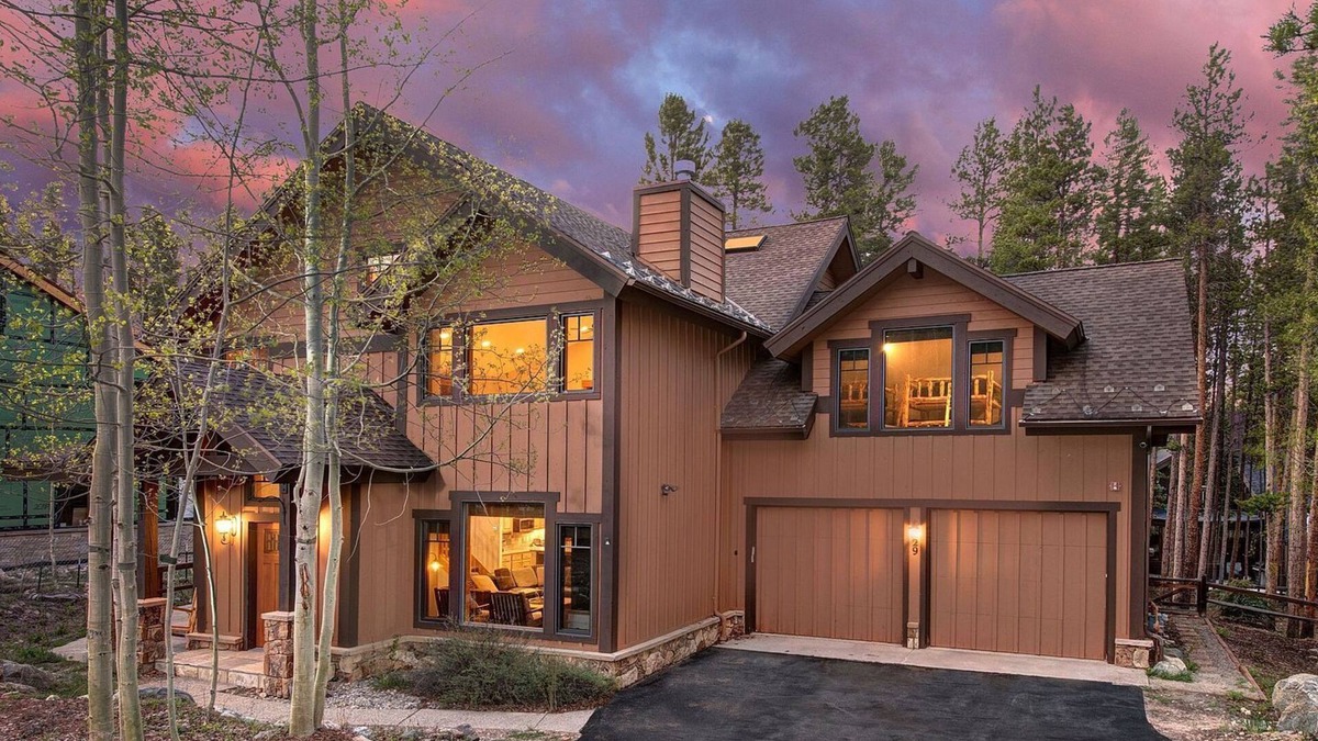 Warrior's Mark West House | Private Ski Home with 3 King 6 Queen Beds Ski Out and Free Shuttle
