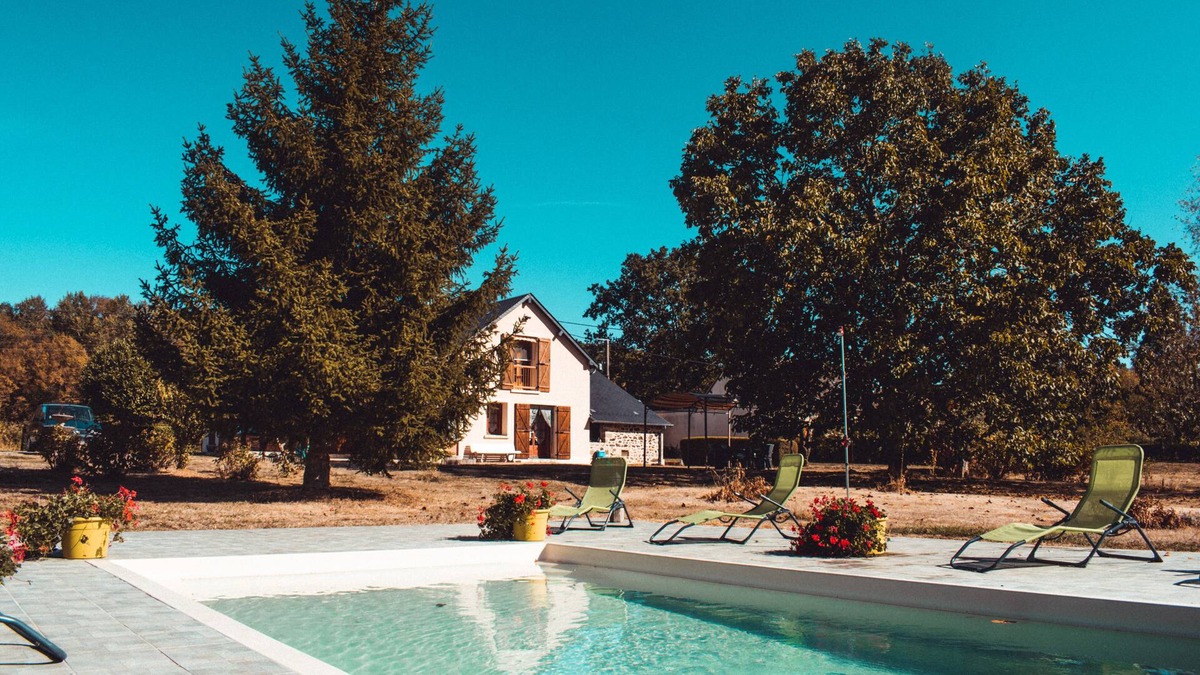 Savigny-Poil-Fol House | private spa pool