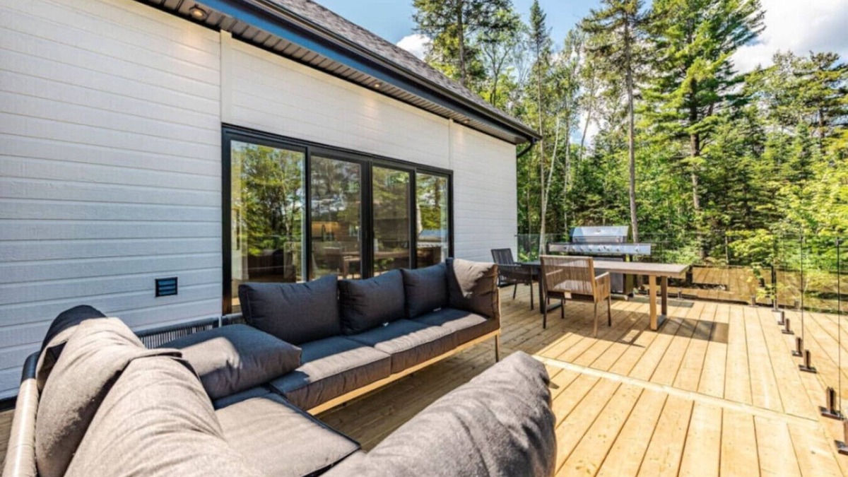 Argenteuil Regional County Municipality Ski Chalet | Private Spa,Pool,Sauna | Hiking | Le Montagnard