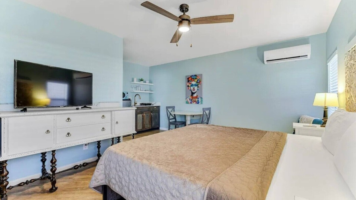 Oak Cliff Apartment | Private Space Bishop Arts