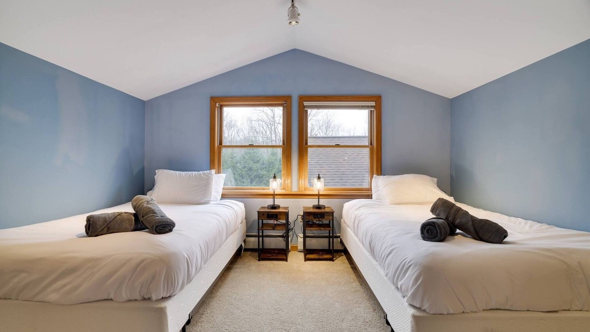 Canadensis House | Private & Spacious Pocono Retreat | King Bed | PS5