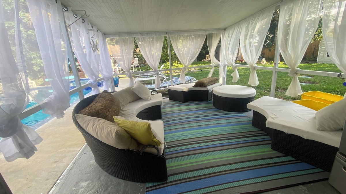 Florida Gardens House | Private spacious 5-bedroom house, pool, hot tub, AC, gazebo, and large backyard.