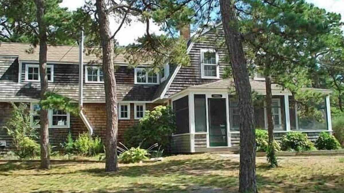 Wellfleet House | Private & Spacious 5 Bedroom Home (1607)