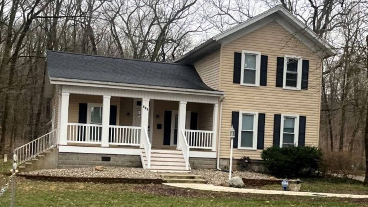 Mishawaka House | Private & Spacious Home 5 miles from Notre Dame