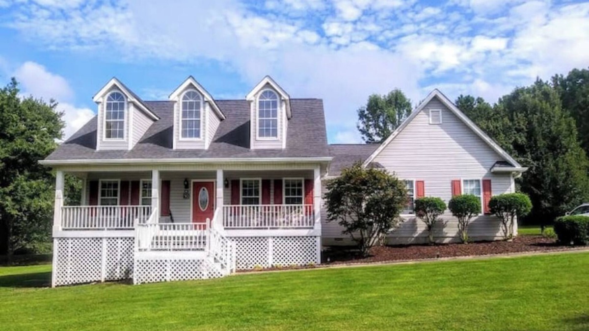 Tyrone Apartment | Private! Spacious. + Shiloh - Private. King size bed. Quiet, serene