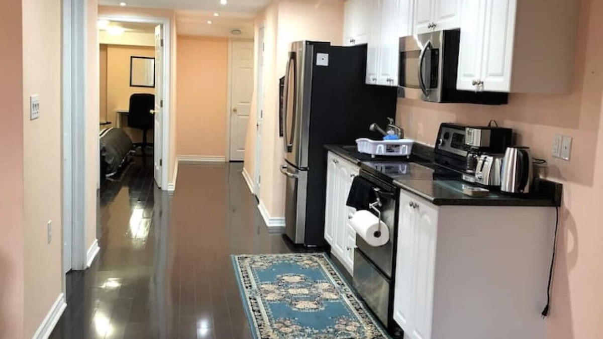 Churchill Meadows House | Private, Spacious with Jacuzzi & Great Location