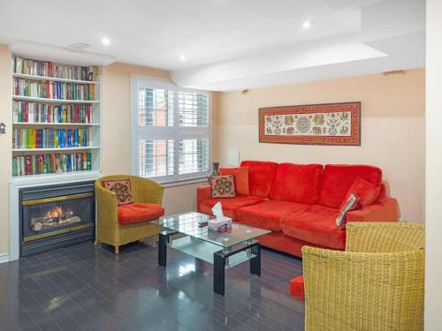 Churchill Meadows House | Private - Spacious with Jacuzzi and Great Location