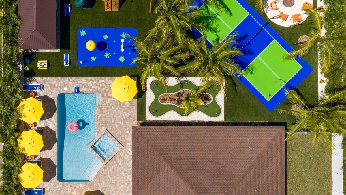 Palma Sola House | Private Splash Pad, Pickleball, Htd Pool, Hot Tub
