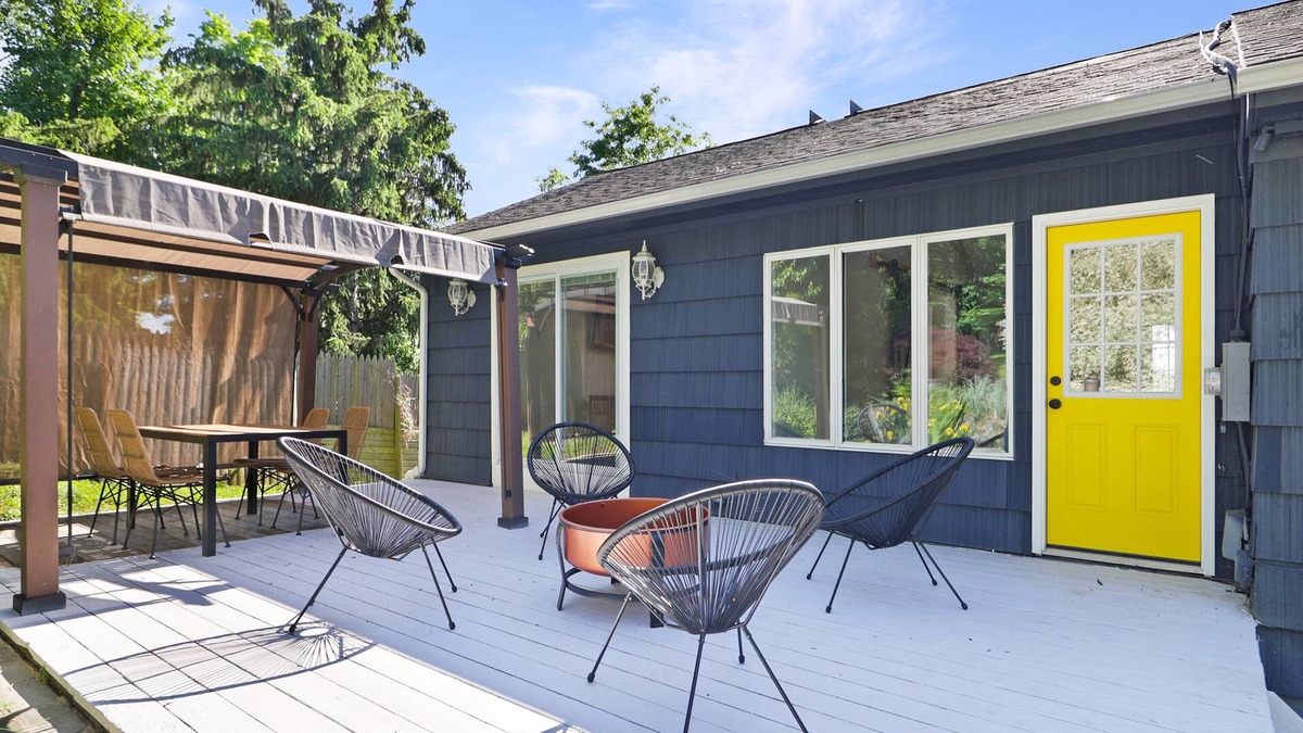 Fishkill House | Private Spring Paradise of Sunset Hill House