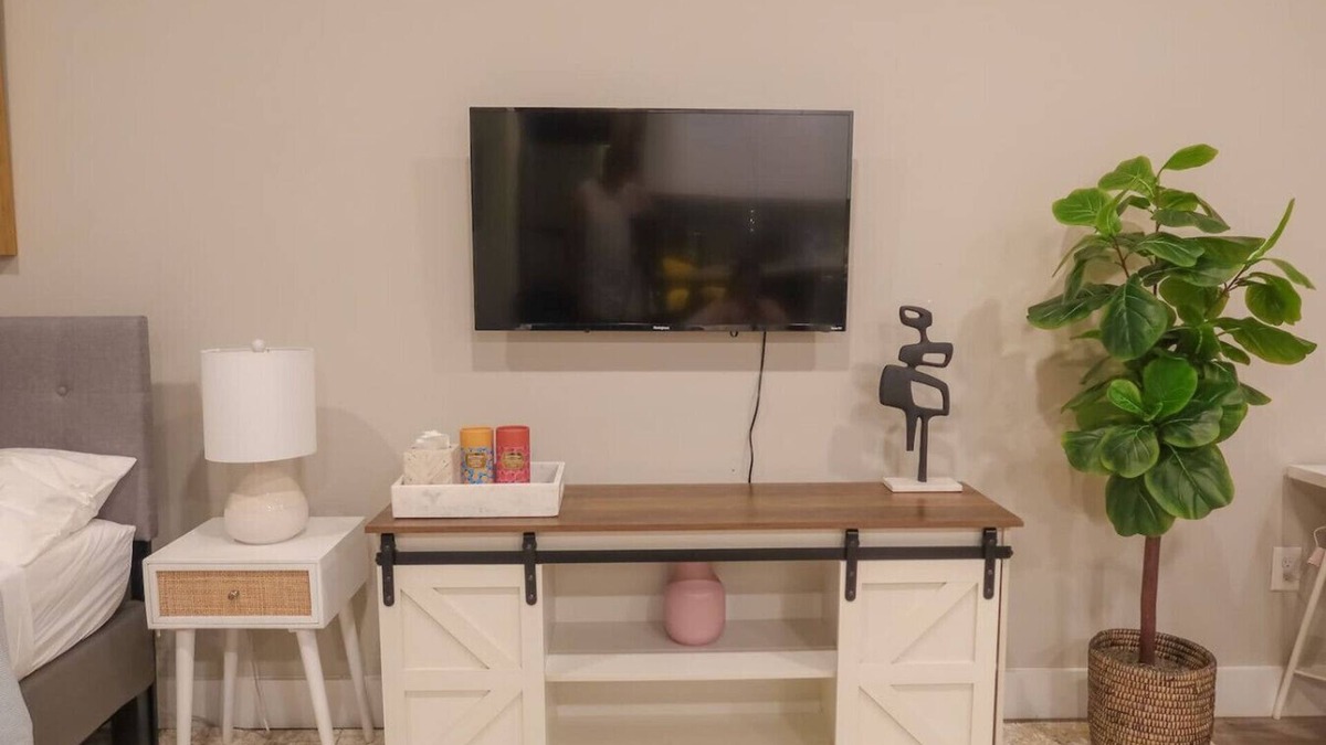 Constable Hook Apartment | Private Studio 5 minutes to the NYC train