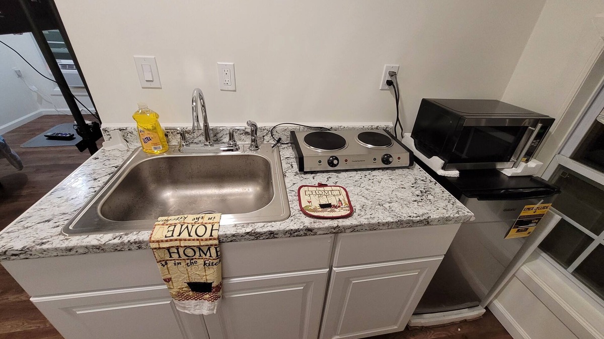 Weequahic Apartment | Private studio 8min from EWR
