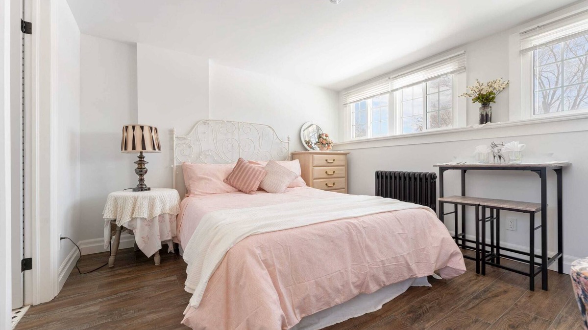 Burlington Apartment | Private Studio apartment Downtown - 2nd floor U5