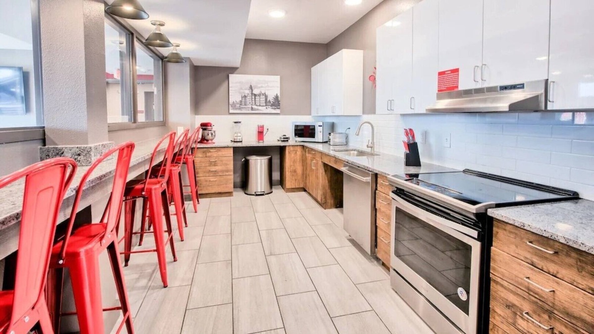 Old North Columbus House | ⭐Private Studio Apartment ✔️Parking ✔️WiFi ✔️Hot Tub ✔️Kitchens ✔️Fitness Center