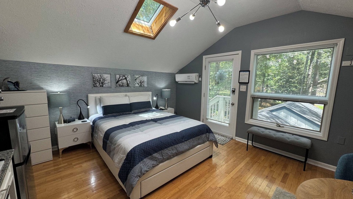 Athens Apartment | Private Studio Apartment with Treehouse Views - Deer Treehouse