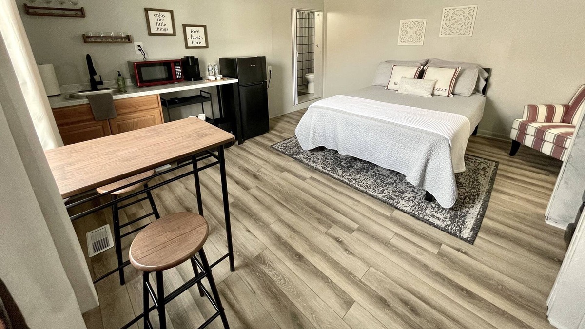 Rising Sun Apartment | Private studio in the heart of Rising Sun skips from the Rising Sun Casino!