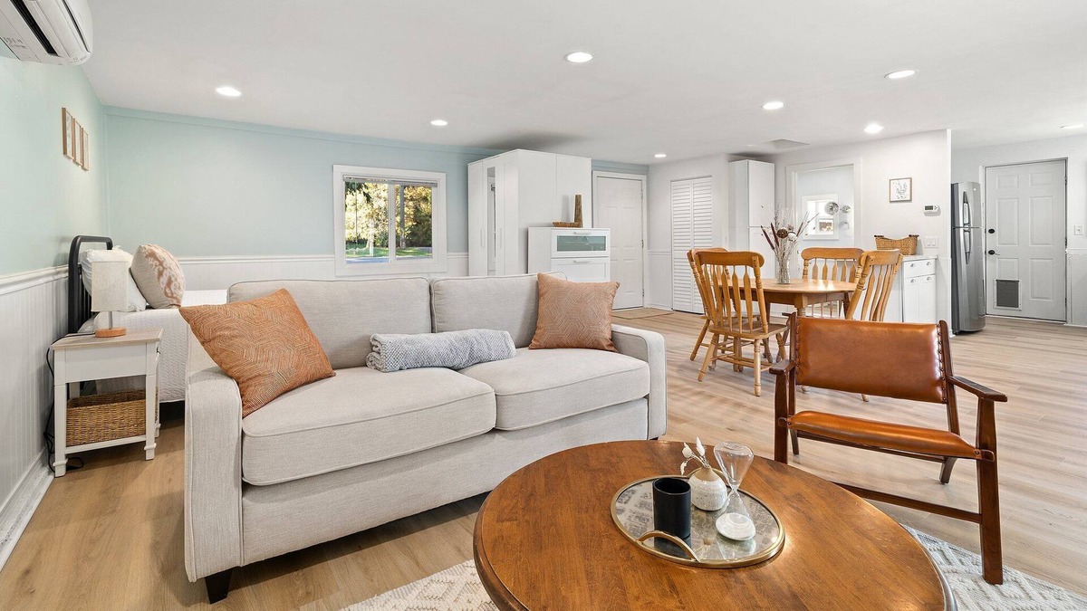 Bellingham Cottage | Private Studio Retreat: Modern Amenities, Natural Beauty in Bellingham Expanse