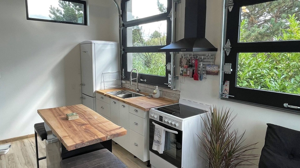 Fauntleroy Apartment | Private Studio w Peekaboo View