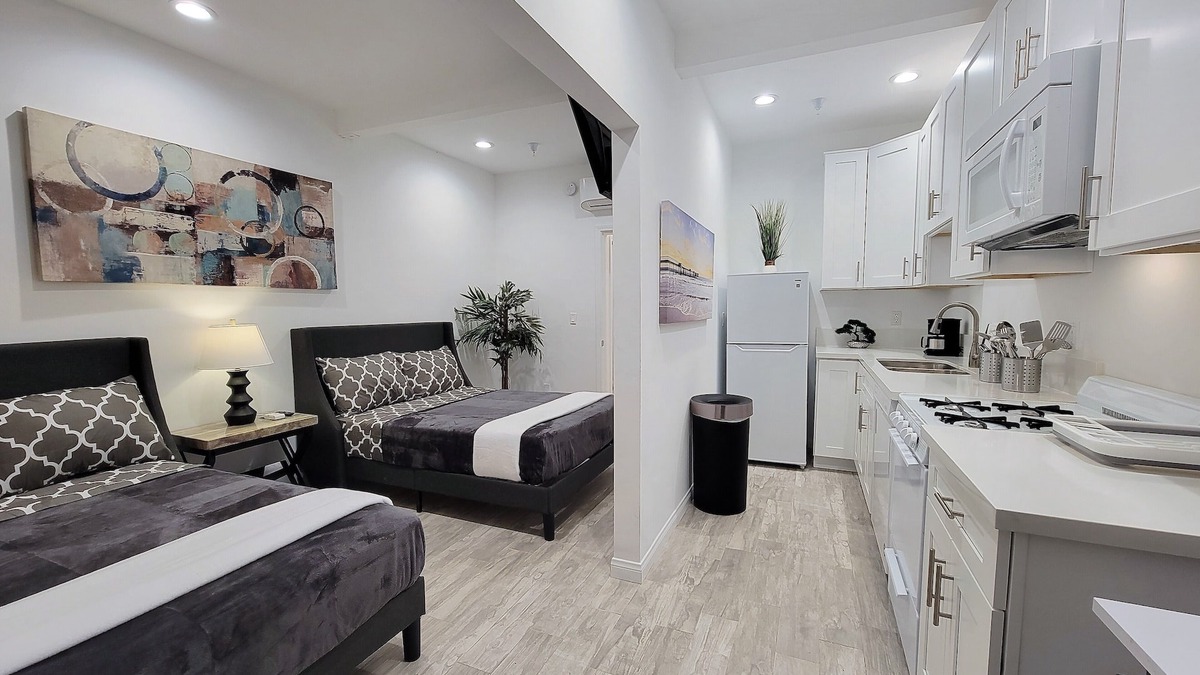 Beverly Hills Apartment | Private studio w/kitchen & parking space by the Mr C. Hotel! 5 min to Rodeo Dr