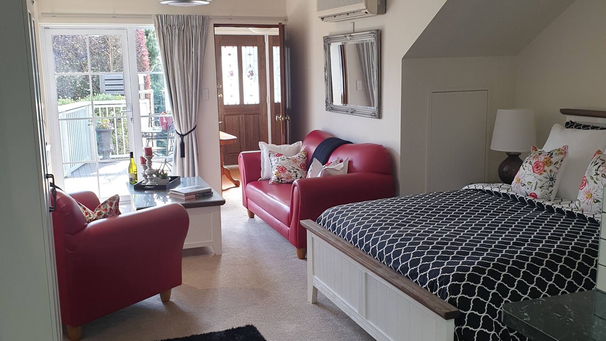 Dunedin Apartment | Private Studio with Gym, Sauna & Spa