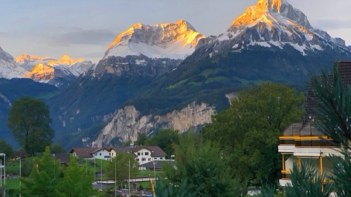 Ruetli Apartment | Private studio with alps view FREE pool/sauna at Swiss Holiday Park + parking