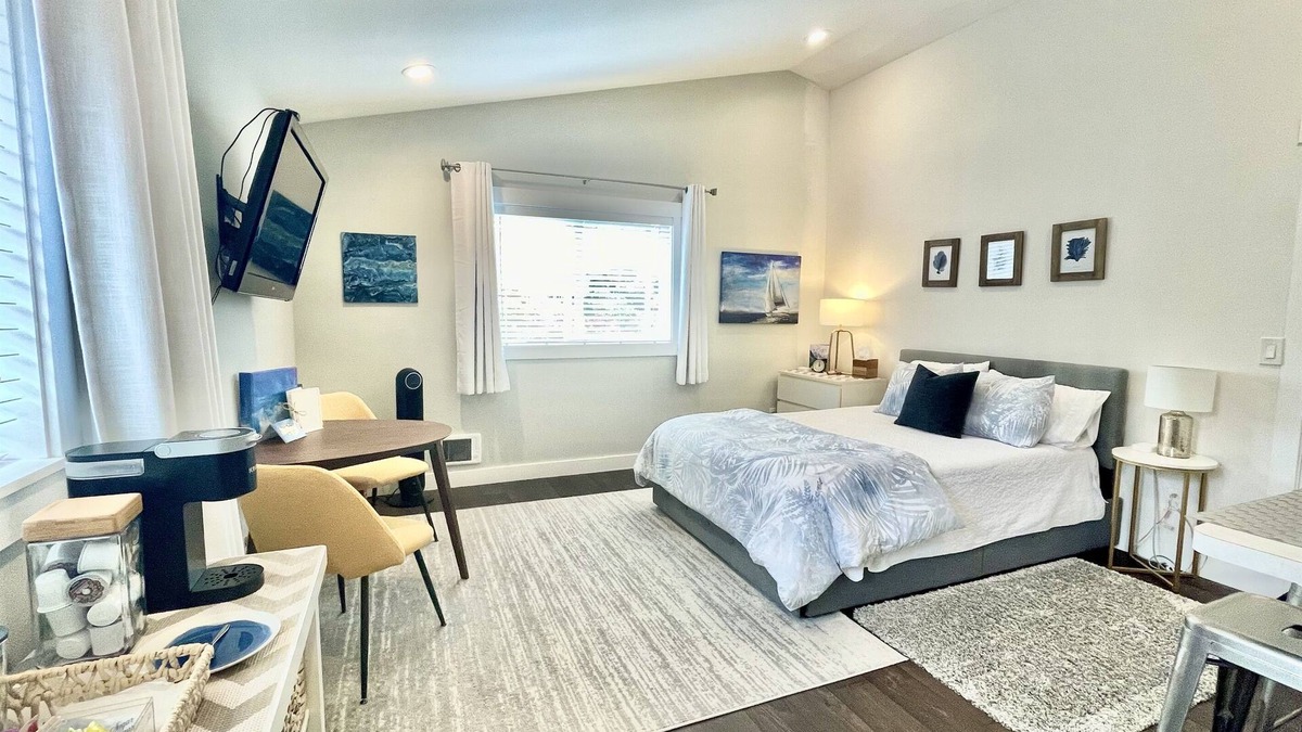 Edmonds Apartment | Private Studio with Seaside Charm! Full Kitchen, Walk to Town!