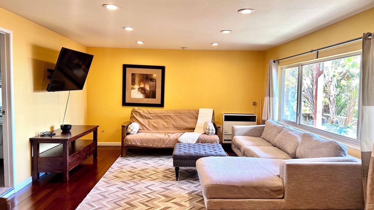 El Cerrito House | Private Suite in Little Hill for Extended Stay. Pet Friendly!