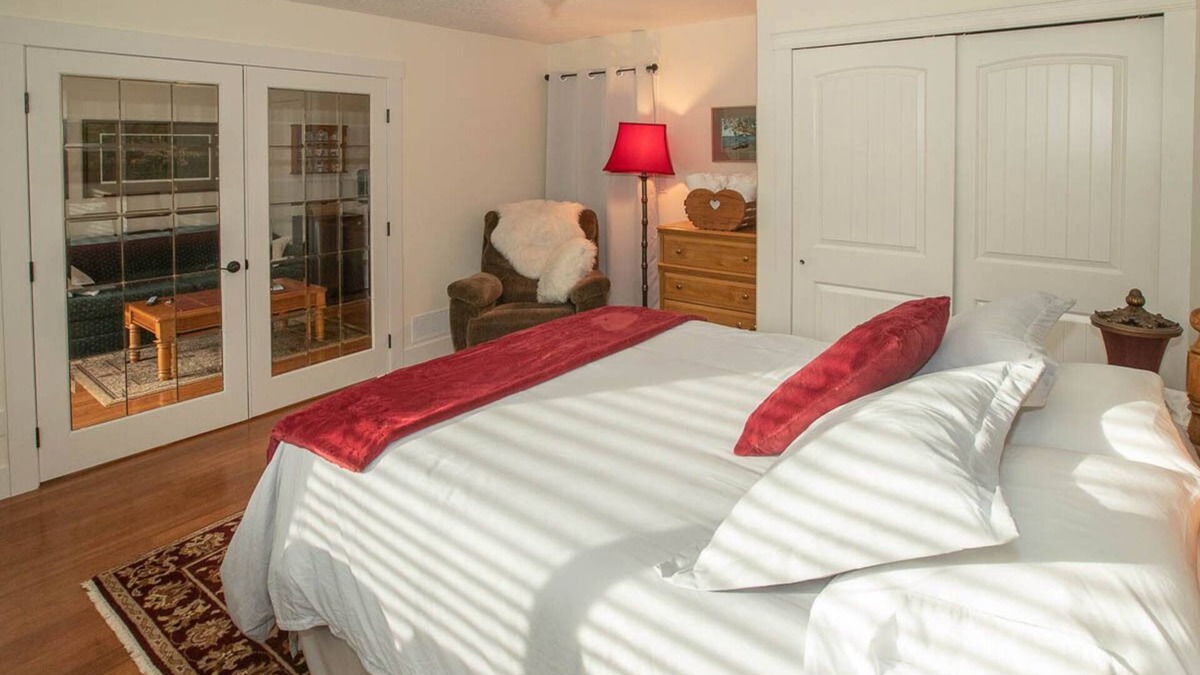 North Cowichan Apartment | Private suite located on the garden side of our home