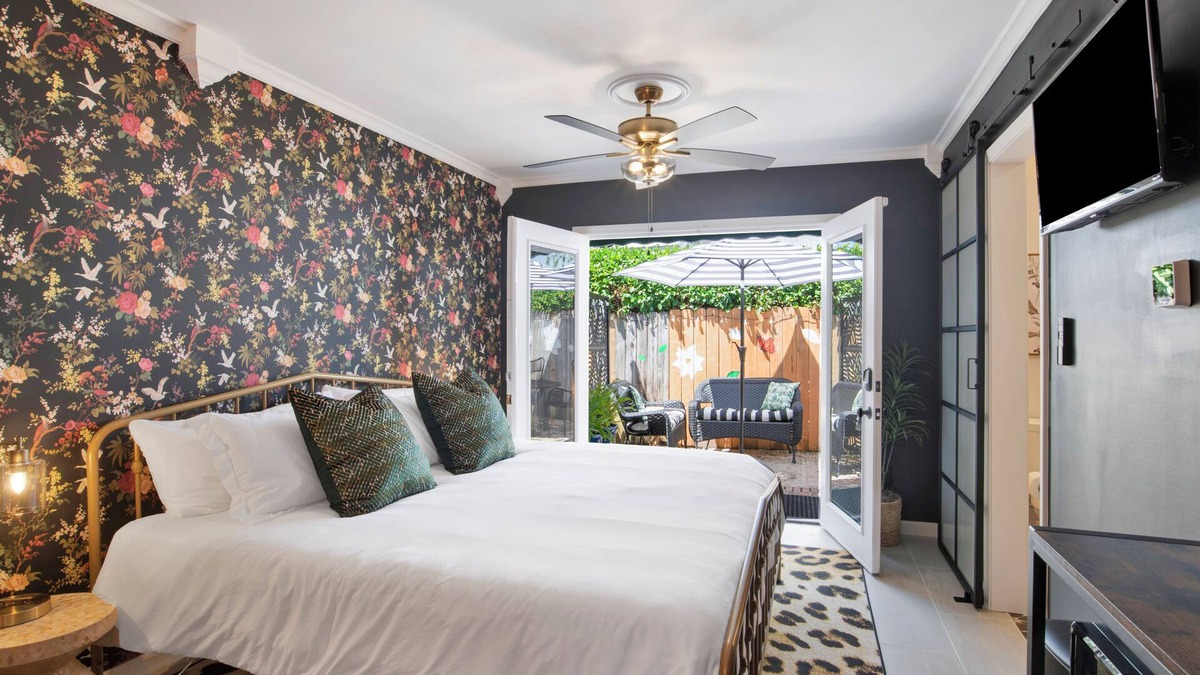 Warrington Cottage | Private Suite & Patio. Minutes to Downtown & NAS Pensacola