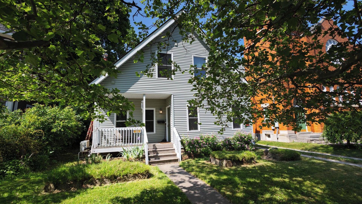 Oberlin House | Private Suite STEPS from Oberlin