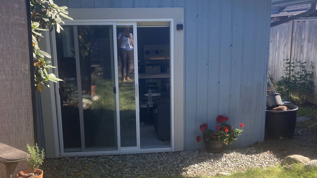 Delta Apartment | Private suite with off road parking and EV charger in Tsawwassen