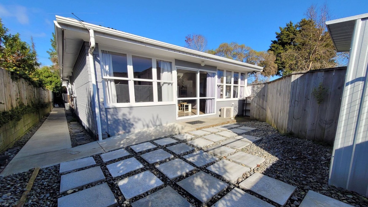 Upper Hutt House | Private Sunny Deluxe Flat 1 With Courtyard
