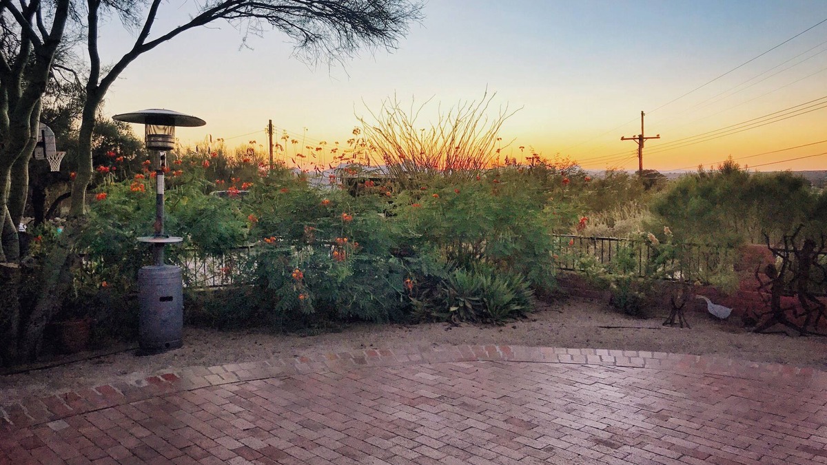 Suffolk Hills House | Private SW Guesthouse- NW Casas Adobe